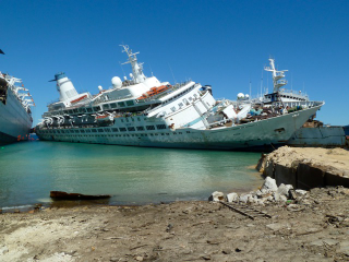 Illustration for article titled Love Boat Goes To The Breakers